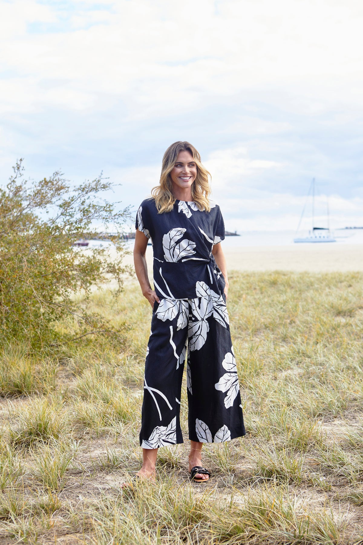 Women's Wide Leg Pant in Ivory and Black | Atlas