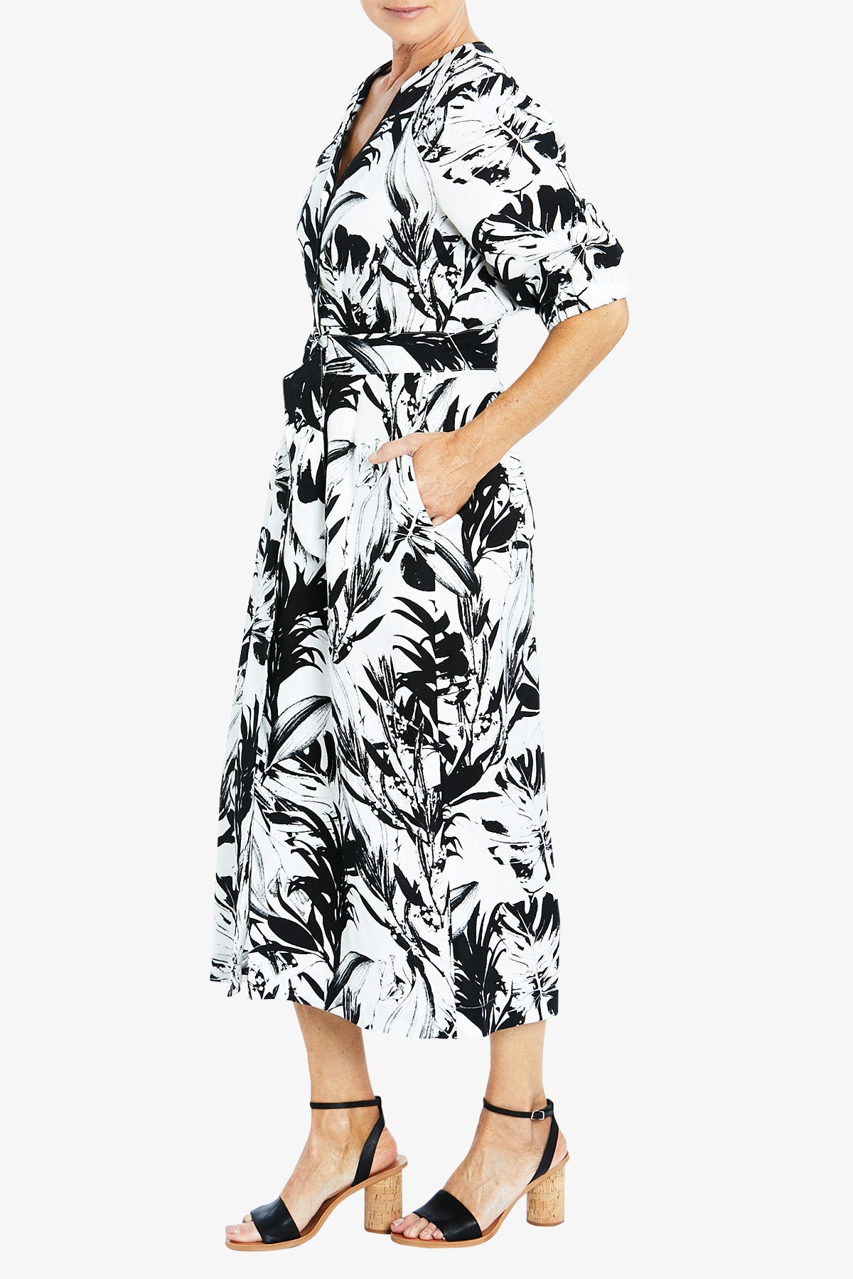 Short Sleeve Belted Tahiti Print Dress White and Black