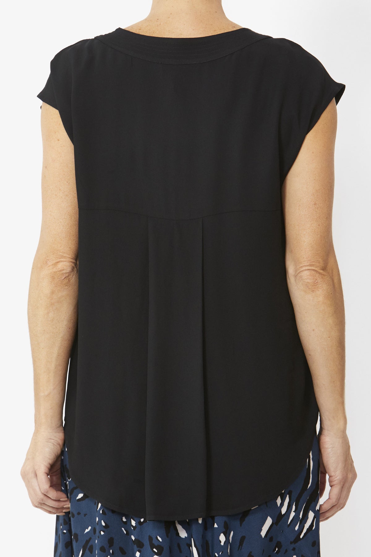 Women's Cap Sleeve Lustre Top in Black