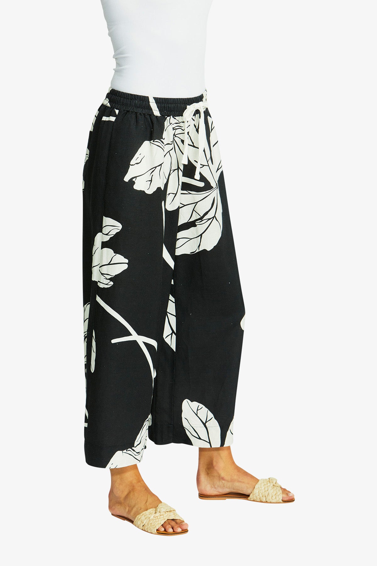 Women's Wide Leg Pant in Ivory and Black | Atlas